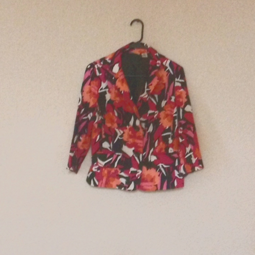 Kim Rogers, size medium  floral print blazer